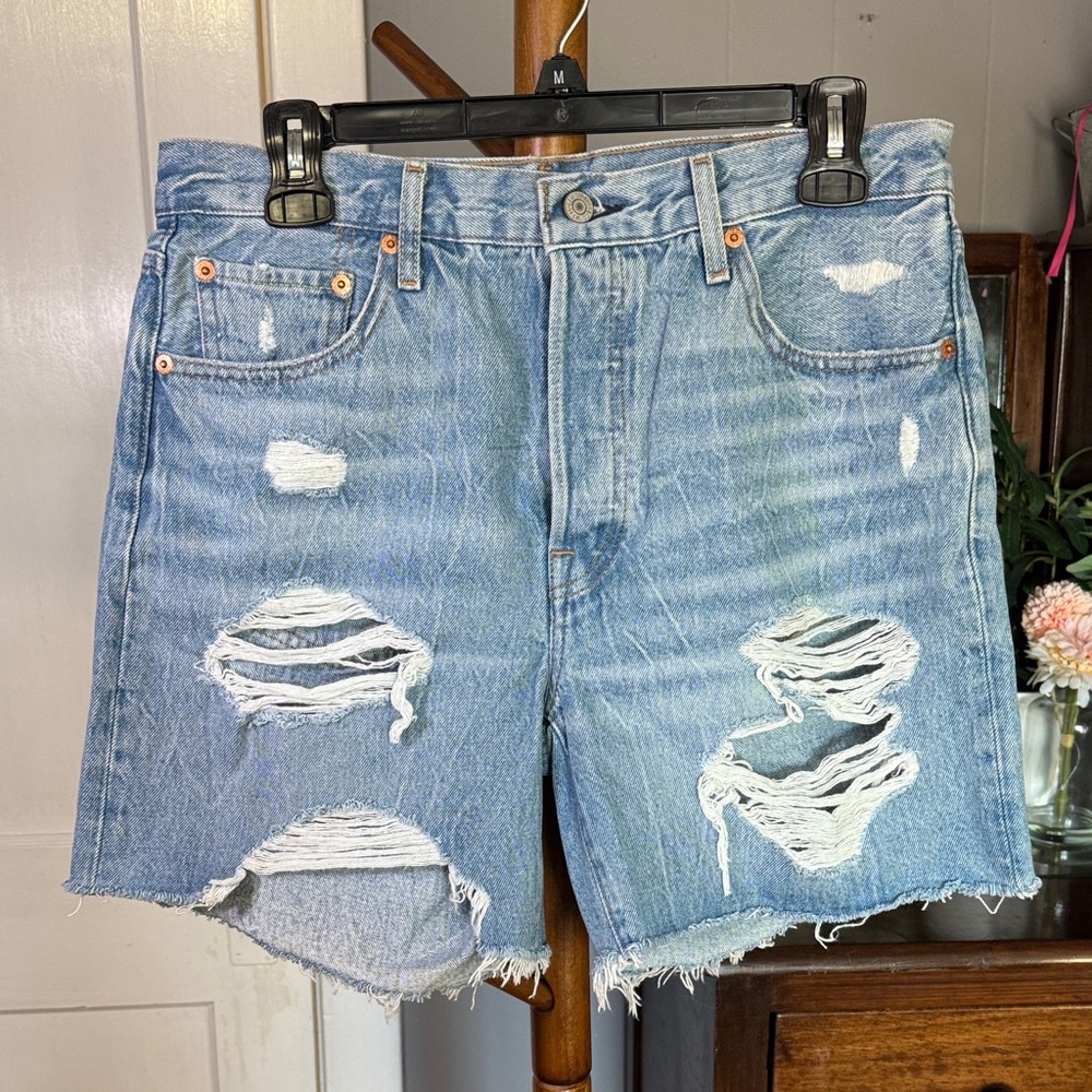 🩵 Levi’s 501 Distressed Denim Cutoff Shorts — Size 29